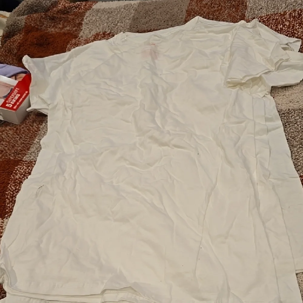❤️10/$40 Nwot 3 Hanes Classic White Cotton T-Shirt